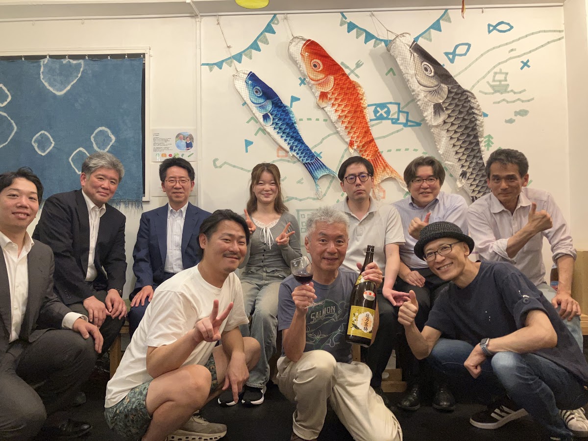 参加者との懇談場面