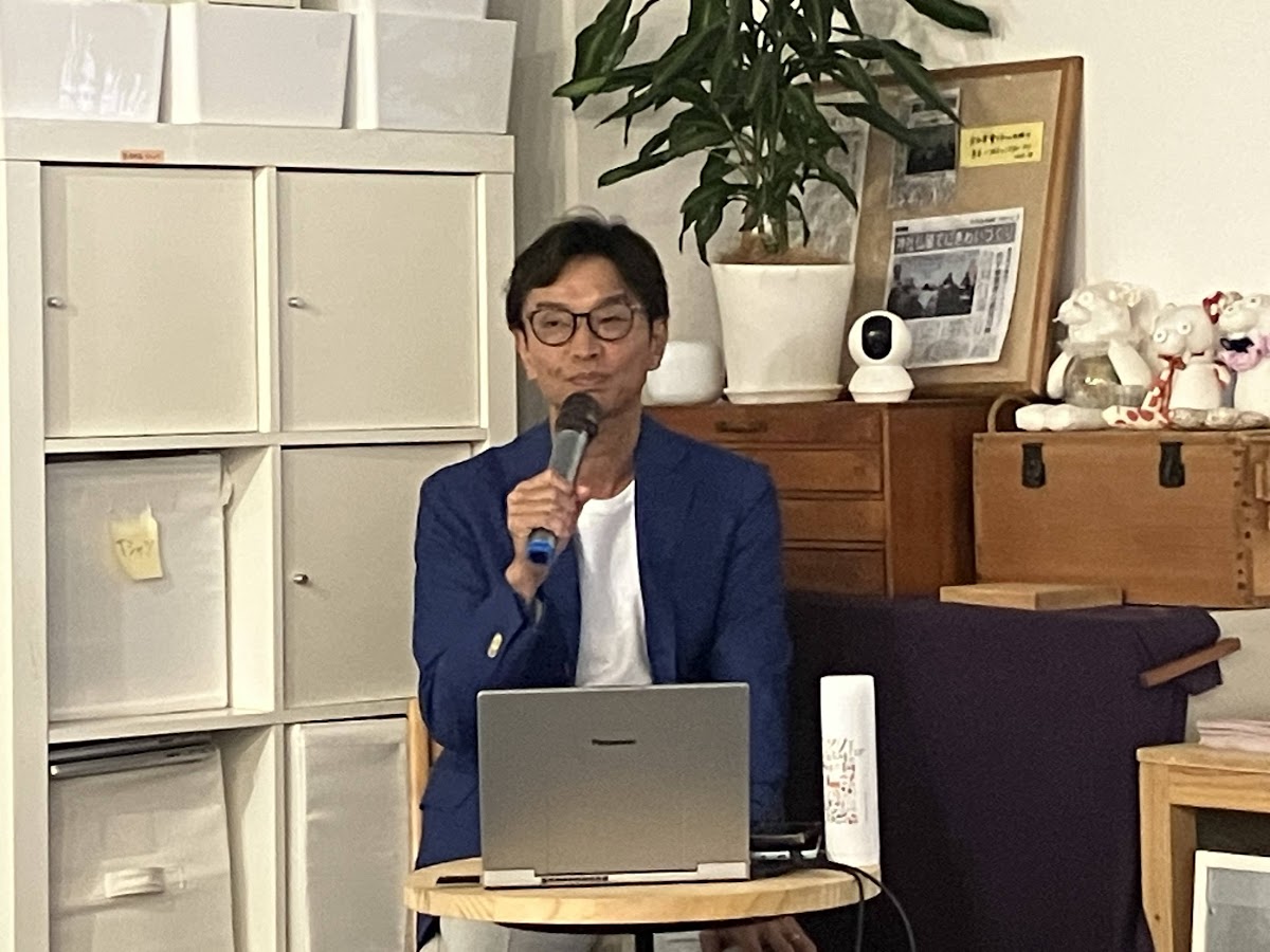 フローラル出版代表の津島栄さんのあいさつ